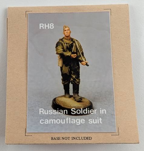 HORNET 1/35 RH8 RUSSIAN SOLDIER IN CAMOUFLAGE SUIT