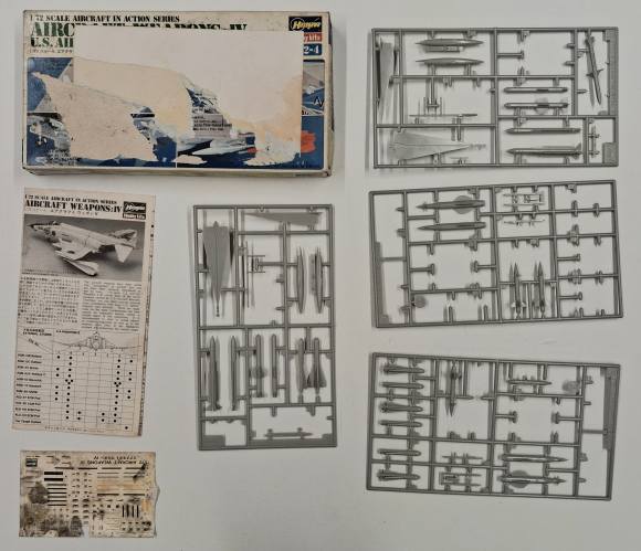 KINGKIT MODEL SCRAPYARD 1/72 HASEGAWA X72-4 AIRCRAFT WEAPONS IV US AIR TO GROUND MISSILES  INCOMPLETE   DAMAGED BOX 