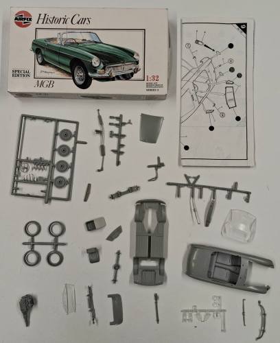 KINGKIT MODEL SCRAPYARD 1/32 AIRFIX 02420 HISTORIC CARS MGB  STARTED 