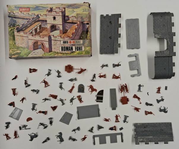 KINGKIT MODEL SCRAPYARD HO/OO AIRFIX 1706 ROMAN FORT  STARTED 