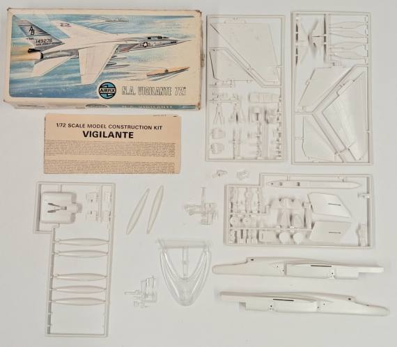 KINGKIT MODEL SCRAPYARD 1/72 AIRFIX 04012 NA VIGILANTE  NO DECALS   INCOMPLETE 
