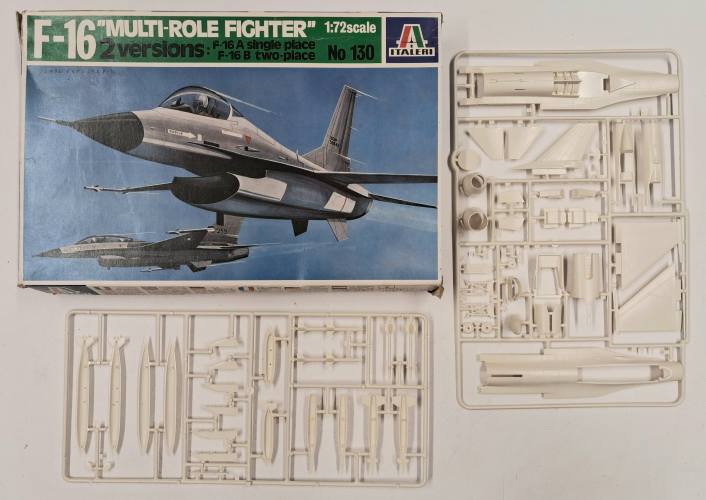 KINGKIT MODEL SCRAPYARD 1/72 ITALERI 130 F-16 A/B  INCOMPLETE 