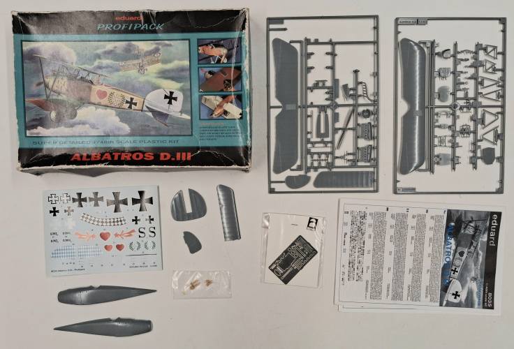 KINGKIT MODEL SCRAPYARD 1/48 EDUARD 8035 ALBATROS D.III  DAMAGED BOX   CRACKED DECALS 