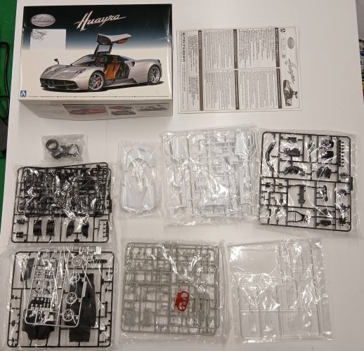 KINGKIT MODEL SCRAPYARD 1/24 AOSHIMA 22 PAGANI HUAYRA  NO DECALS 