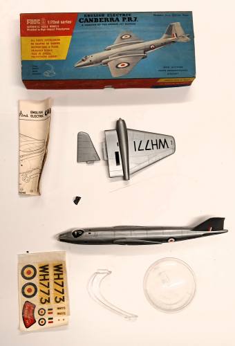 KINGKIT MODEL SCRAPYARD 1/72 FROG 323P ENGLISH ELECTRIC CANBERRA P.R.7  SPARES   REPAIRS 