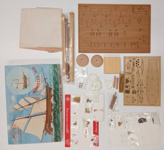 KINGKIT MODEL SCRAPYARD   PRESTIGE 4039 ARMISTAD 1832  INCOMPLETE 