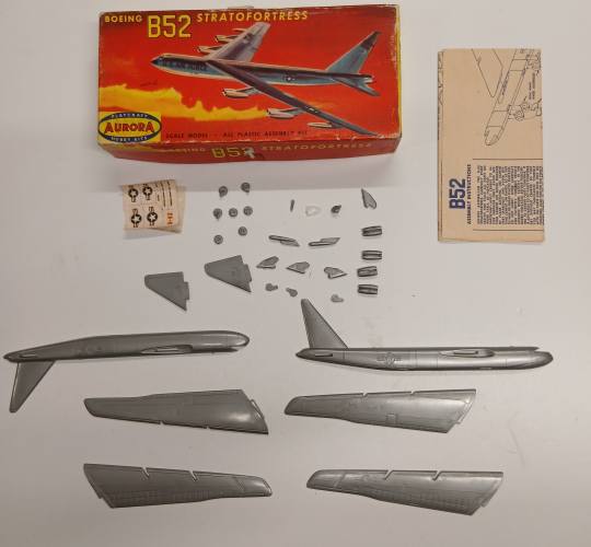 KINGKIT MODEL SCRAPYARD  AURORA 494 BOEING B52 STRATOFORTRESS  MISSING ENGINE RACK 