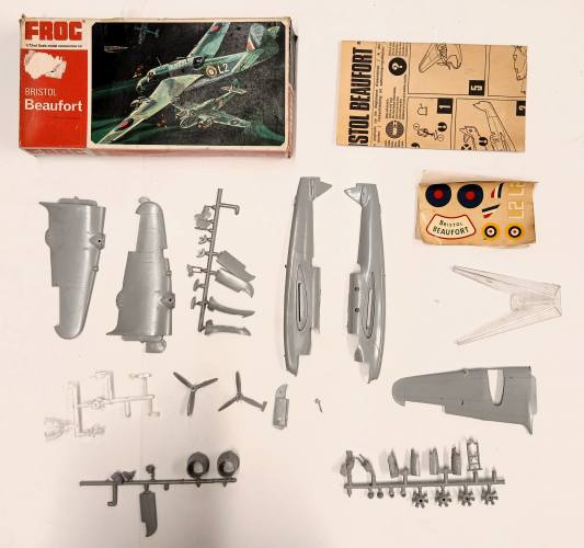 KINGKIT MODEL SCRAPYARD 1/72 FROG F337 BRISTOL BEAUFORT  INCOMPLETE 