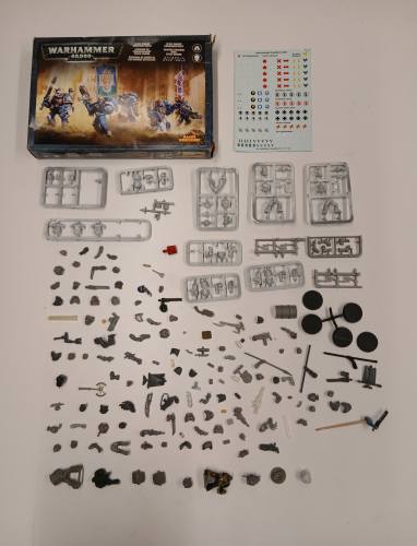 KINGKIT MODEL SCRAPYARD  GAMES WORKSHOP WARHAMMER 40.000 SPACE MARINE COMMAND SQUAD  STARTED 