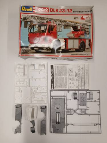 KINGKIT MODEL SCRAPYARD 1/24 REVELL 7504 DLK 23-12 MERCEDES BENZ 1422  BROKEN PARTS AND INCOMPLETE 