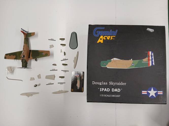 KINGKIT MODEL SCRAPYARD 1/72 GEMINI ACES GAUSA6003 DOUGLAS SKYRAIDER  BROKEN PARTS 