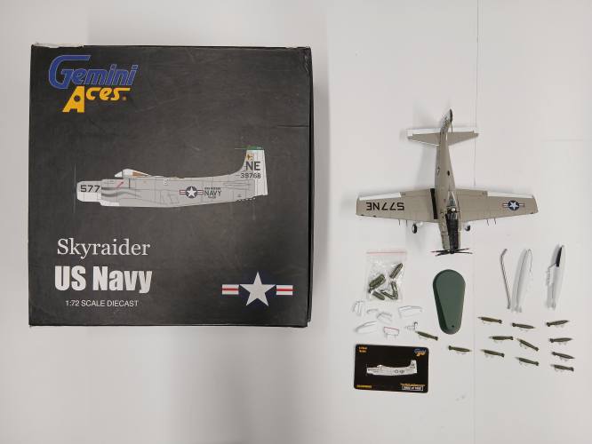 KINGKIT MODEL SCRAPYARD 1/72 GEMINI ACES GAUSN6002 SKYRAIDER US NAVY  BROKEN PART 