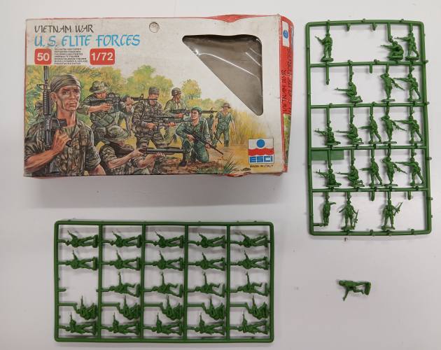 KINGKIT MODEL SCRAPYARD 1/72 ESCI 228 US ELITE FORCES  INCOMPLETE 