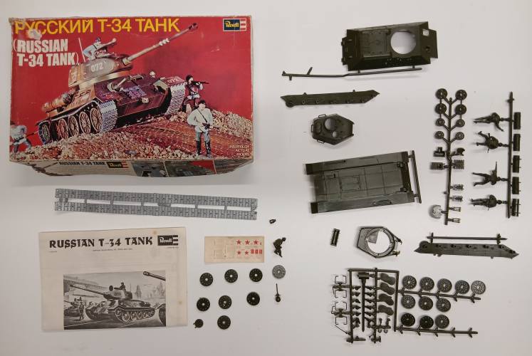 KINGKIT MODEL SCRAPYARD  REVELL H-559 RUSSIAN T-34 TANK  MISSING WHEEL 