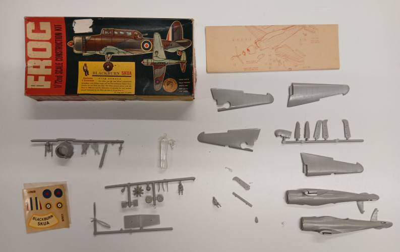 KINGKIT MODEL SCRAPYARD 1/72 FROG F162 BLACKBURN SKUA  INCOMPLETE   BROKEN PROP 