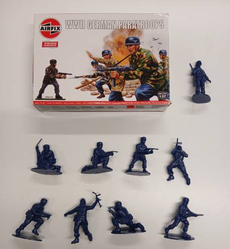 KINGKIT MODEL SCRAPYARD 1/32 AIRFIX 02712V WWII GERMAN PARATROOPS  INCOMPLETE 