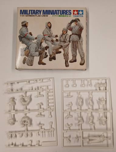 KINGKIT MODEL SCRAPYARD 1/35 TAMIYA 3594 GERMAN FLAK CREW  INCOMPLETE 