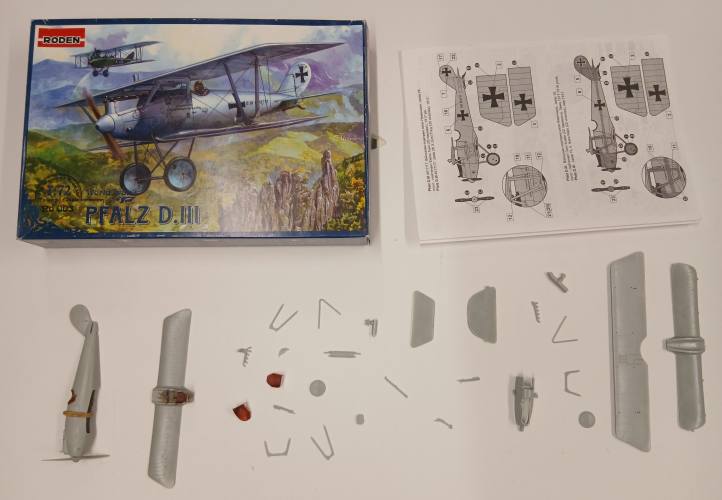 KINGKIT MODEL SCRAPYARD 1/72 RODEN 003 PFALZ D.III  STARTED 