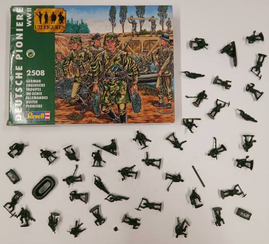 KINGKIT MODEL SCRAPYARD 1/72 REVELL 2508 DEUTSCHE PIONIERE WWII  INCOMPLETE 