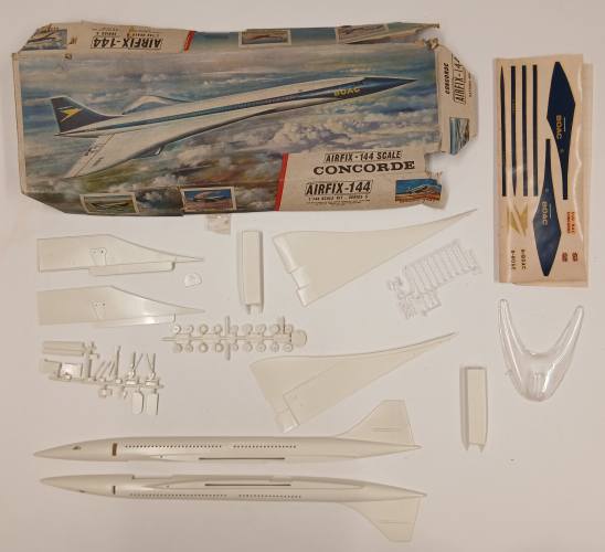 KINGKIT MODEL SCRAPYARD 1/144 AIRFIX SK700 CONCORDE BOAC  DAMAGED BOX   NO INSTRUCTIONS 