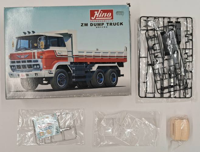 KINGKIT MODEL SCRAPYARD 1/32 AOSHIMA 037850 ZM DUMP TRUCK  BROKEN TAILDOOR HINGE 