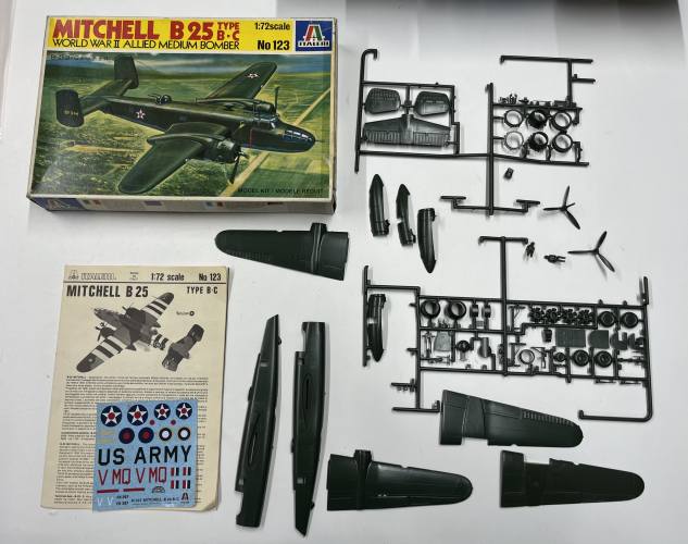 KINGKIT MODEL SCRAPYARD 1/72 ITALERI 123 MITCHELL B 25 B/C  NO CANOPY 
