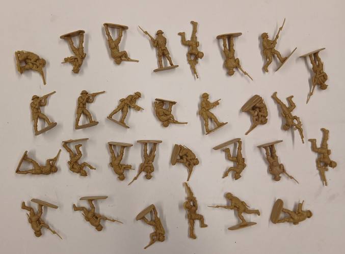 KINGKIT MODEL SCRAPYARD  AIRFIX BRITISH 8TH ARMY 27 PIECES  NO BOX 