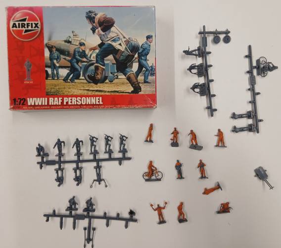 KINGKIT MODEL SCRAPYARD 1/72 AIRFIX 01747 WWII RAF PERSONNEL  STARTED 