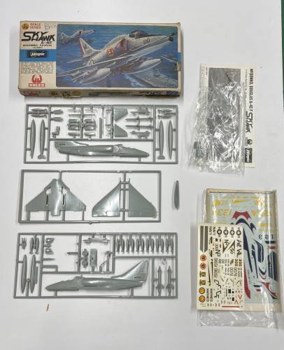 KINGKIT MODEL SCRAPYARD 1/72 HASEGAWA JS-048 A-4F SKYHAWK  DAMAGED BOX 