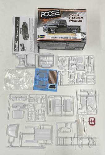 KINGKIT MODEL SCRAPYARD 1/25 REVELL 4426 FORD FD-100 PICKUP  INCOMPLETE 