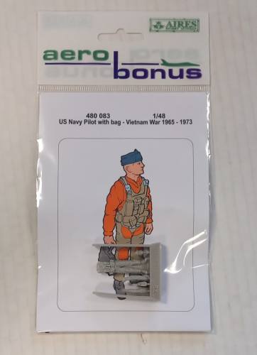 AIRES HOBBY MODELS 1/48 AERO BONUS 480083 US NAVY PILOT WITH BAG - VIETNAM WAR 1965 - 1973