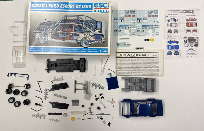 KINGKIT MODEL SCRAPYARD 1/24 ESCI 3049 CRYSTAL FORD ESCORT  DESPRUED 