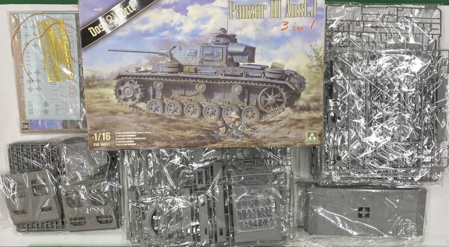 KINGKIT MODEL SCRAPYARD 1/16 DAS WERK 16002 PANZER III AUSF.J GERMAN WWII MEDIUM TANK  DAMAGED BOX  - UK SALE ONLY