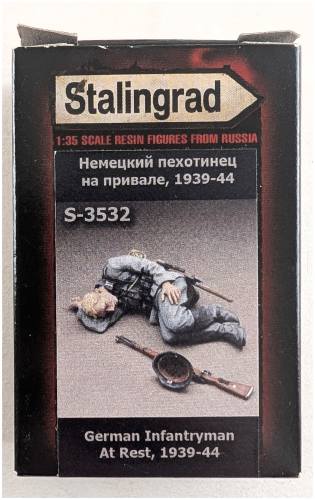 STALINGRAD 1/35 S-3532 GERMAN INFANTRYMAN AT REST 1939-44