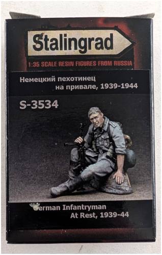 STALINGRAD 1/35 S-3534 GERMAN INFANTRYMAN AT REST 1939-44