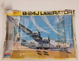 Thumbnail KINGKIT MODEL SCRAPYARD MONOGRAM 5608 B-24J LIBERATOR CRACKED DECALS INCOMPLETE