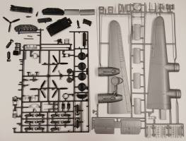 Thumbnail KINGKIT MODEL SCRAPYARD MONOGRAM 5608 B-24J LIBERATOR CRACKED DECALS INCOMPLETE