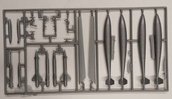 Thumbnail KINGKIT MODEL SCRAPYARD MONOGRAM 5471 F-100D SUPER SABRE  INCOMPLETE   CRACKED DECALS 