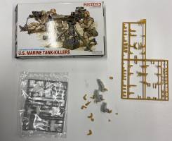 Thumbnail KINGKIT MODEL SCRAPYARD DRAGON 3012 US MARINE TANK KILLERS  STARTED   INCOMPLETE 