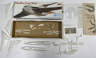 Thumbnail KINGKIT MODEL SCRAPYARD LINDBERG 5312 HANDLEY PAGE VICTOR INCOMPLETE