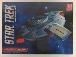 Thumbnail AMT STAR TREK DEEP SPACE NINE U.S.S. DEFIANT NX74205