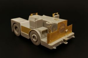 Thumbnail BRENGUN 48013 ROYAL NAVY TUGMASTER DECK TRACTOR