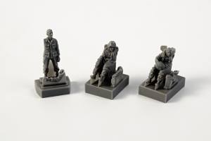 Thumbnail CMK F72349 AH-1 SITTING PILOTS 2FIGS AND GROUN0 CREW 1 FIG