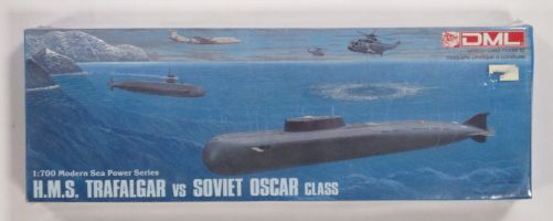 Thumbnail DRAGON 7004 H.M.S. TRAFALGAR VS SOVIET OSCAR CLASS