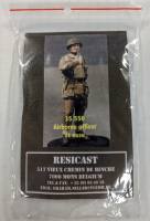 Thumbnail RESICAST 35556 AIRBORNE OFFICER AT EASE 