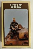 Thumbnail WOLF WAW 09. GERMAN TANKMAN IN CAMOUFLAGE OVERALL WW2 