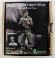 Thumbnail MJ MINIATURES 35005 WW2 GERMAN PANZER OFFICER