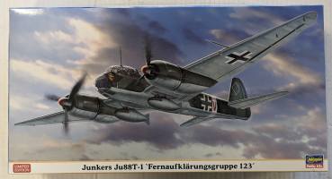 Thumbnail HASEGAWA 02073 JUNKERS JU88T-1 FERNAUFKLARUNGSGRUPPE 123