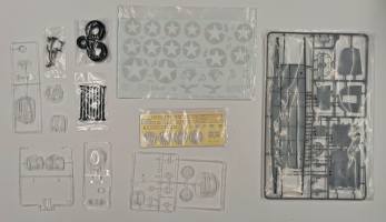 Thumbnail KINGKIT MODEL SCRAPYARD HOBBYBOSS 83212 B-24D LIBERATOR  NO INSTRUCTIONS  DAMAGED BOX  MISSING CANOPY 
