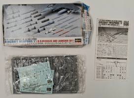 Thumbnail KINGKIT MODEL SCRAPYARD HASEGAWA 35009 AIRCRAFT WEAPONS V U.S. MISSILES AND LAUNCHER SET DAMAGED BOX